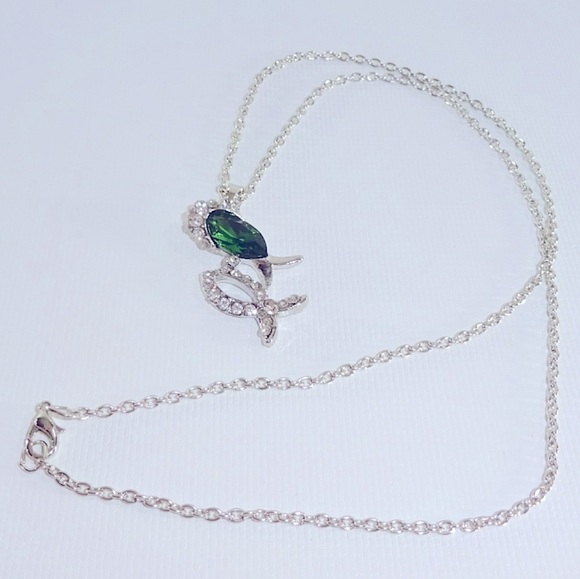 Green Crystal Rhinestone Fish Necklace Silver18"ChainStPattys Day Christian NEW - Picture 7 of 9